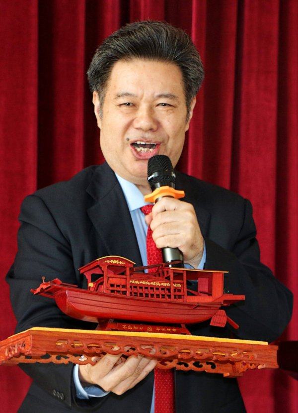 金财配资 军旅诗人为村干部刘名芳写诗《风雨脊梁》