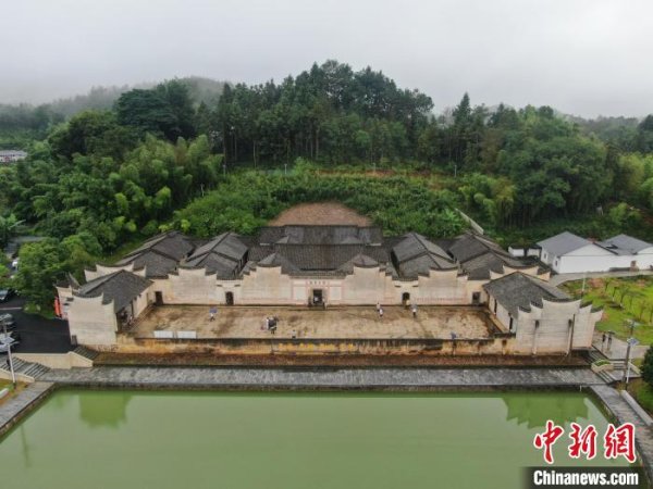 华泰优配 在祖宗面前喝和解茶，客家古祠的现代新生